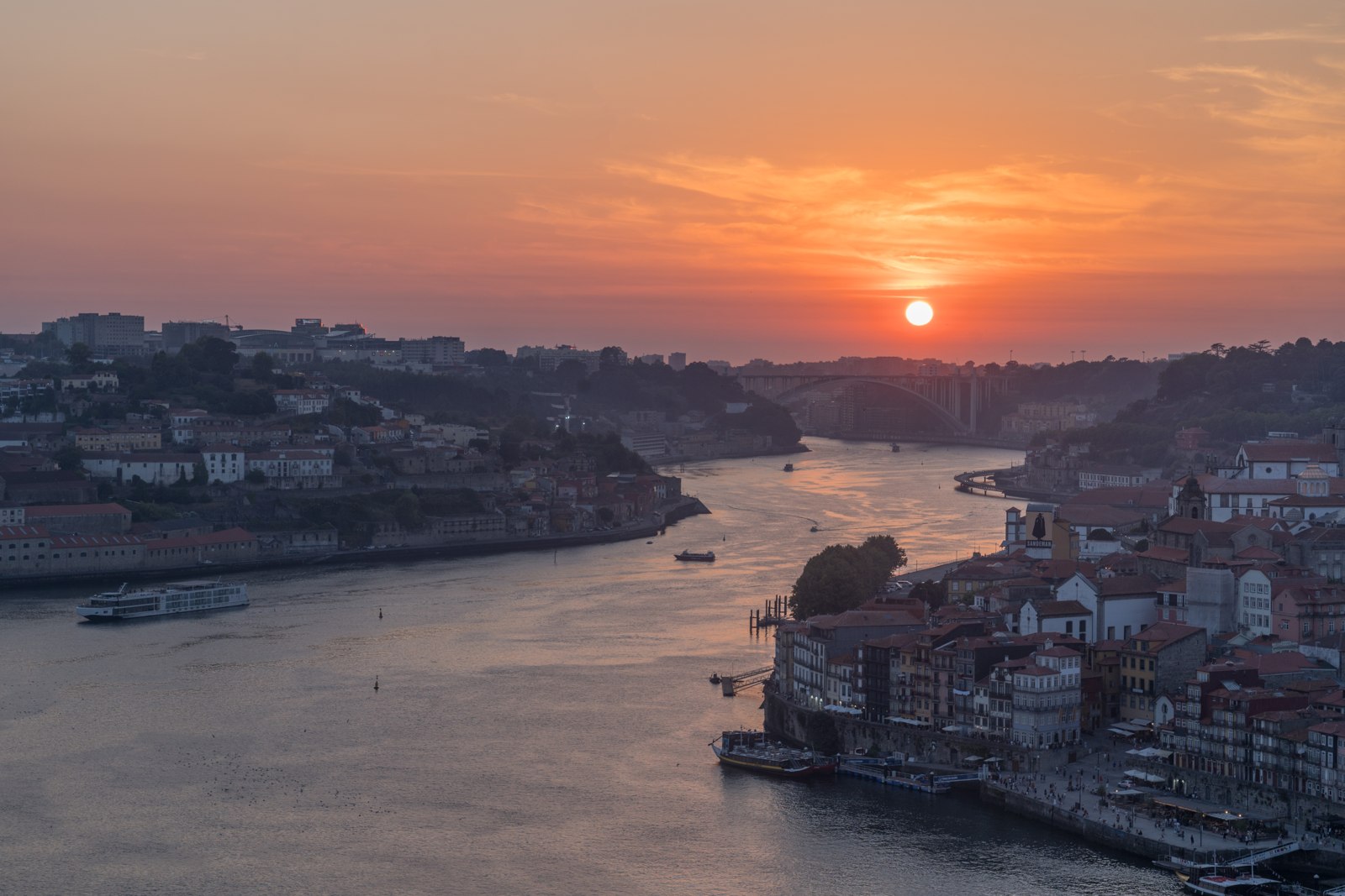 Porto et le Douro au coucher du soleil